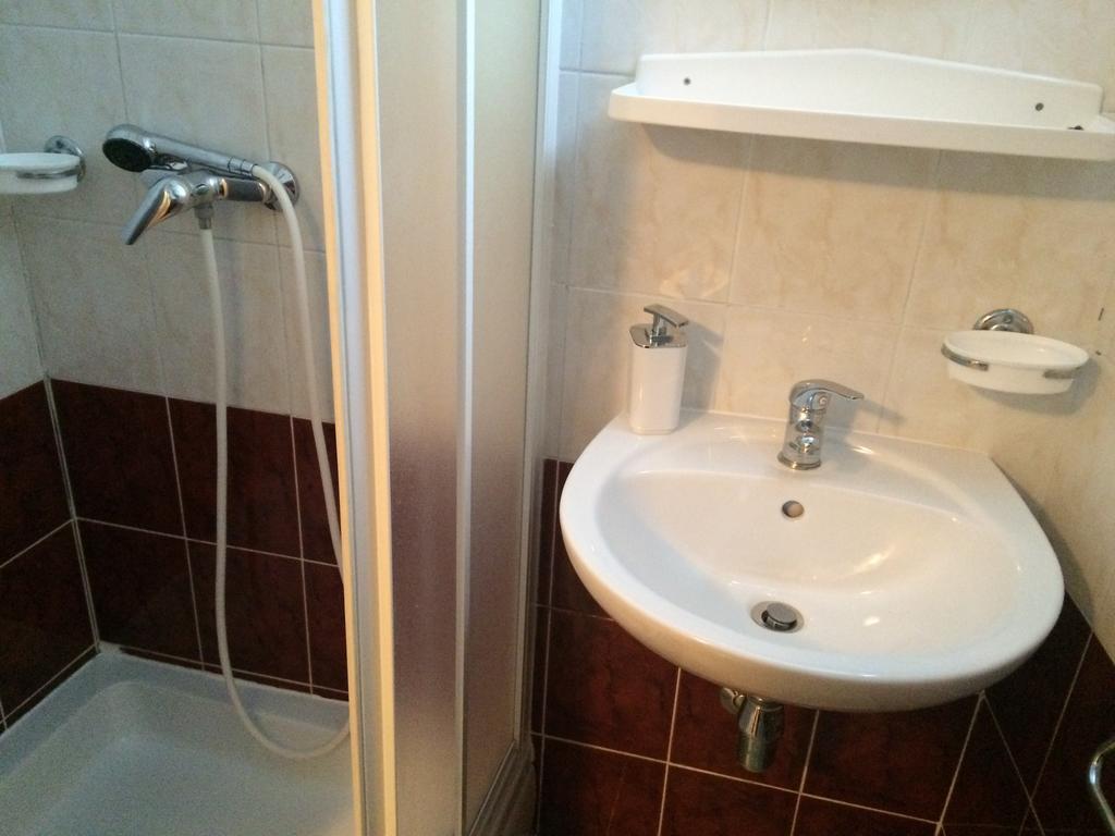 Apartments Nina Omišalj Екстериор снимка