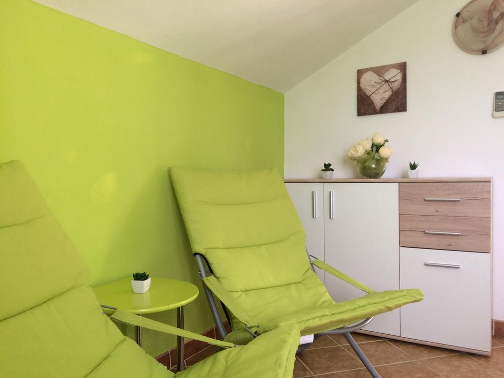 Apartments Nina Omišalj Екстериор снимка