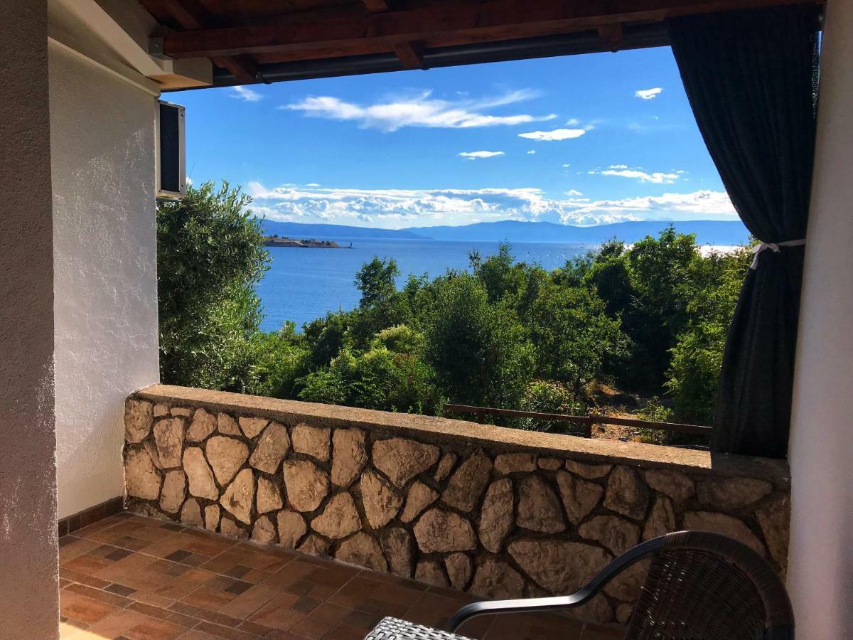 Apartments Nina Omišalj Екстериор снимка